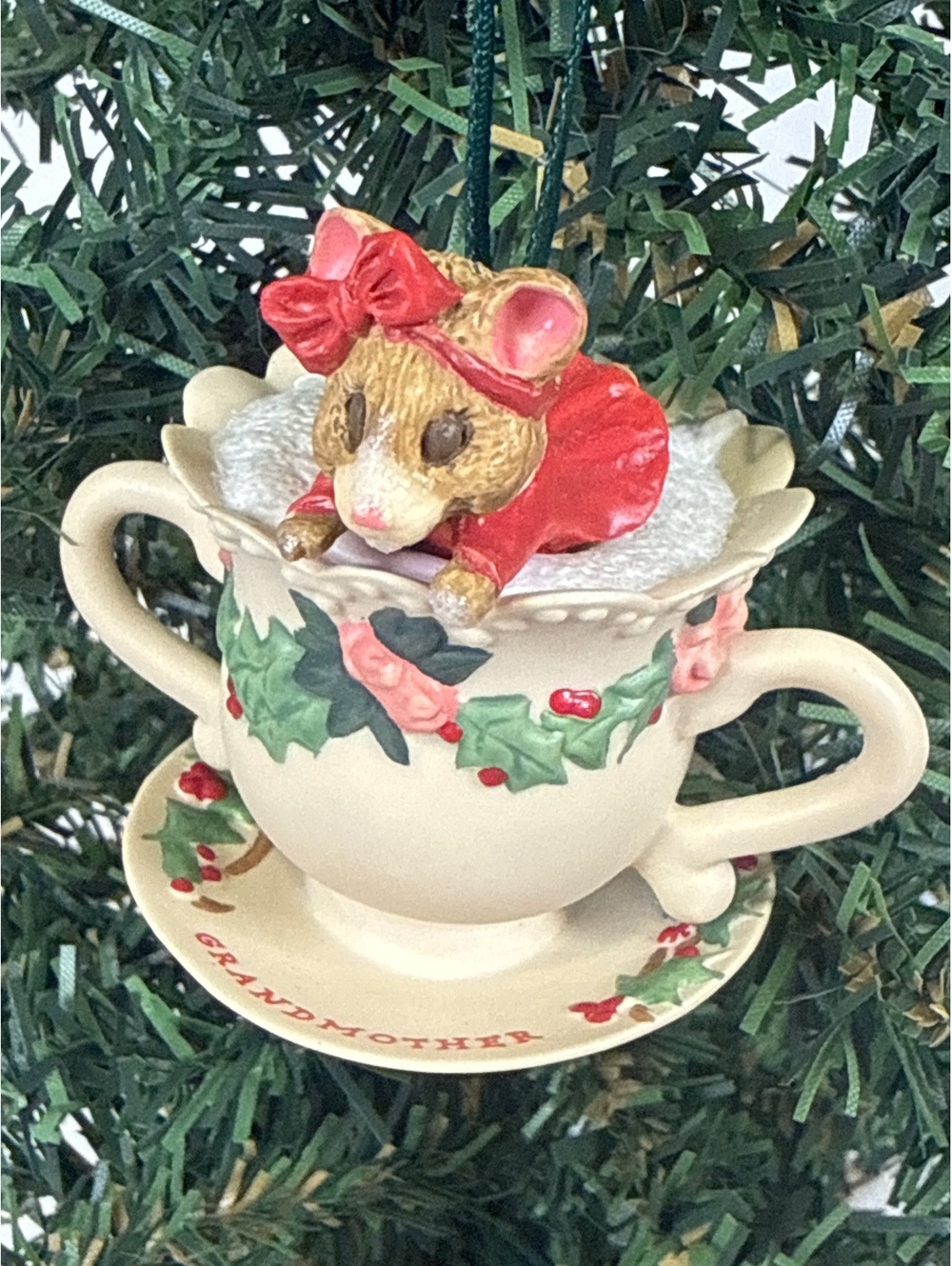 Hallmark 2001 Grandmother Holiday Mouse Collectible Ornament